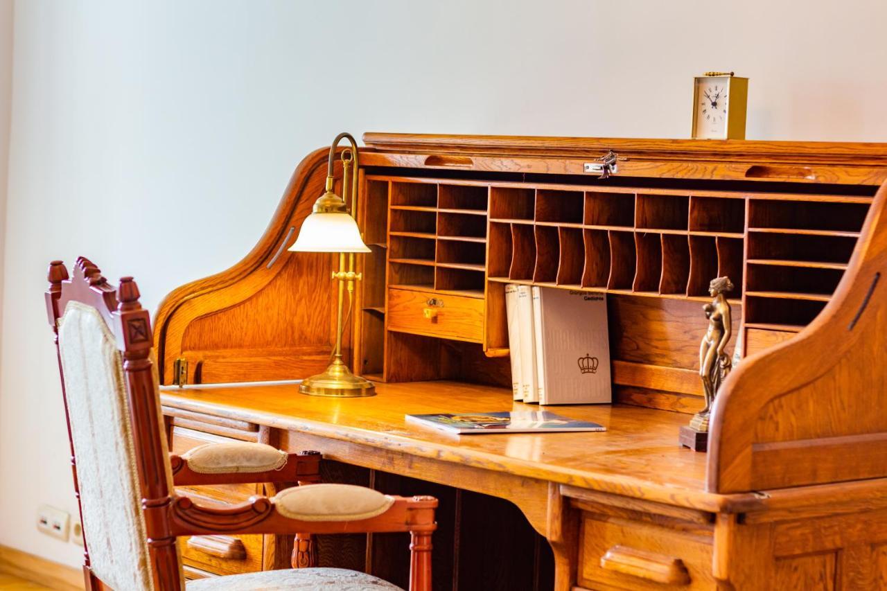 Classic Style Apartment In The Center Of Riga Luaran gambar