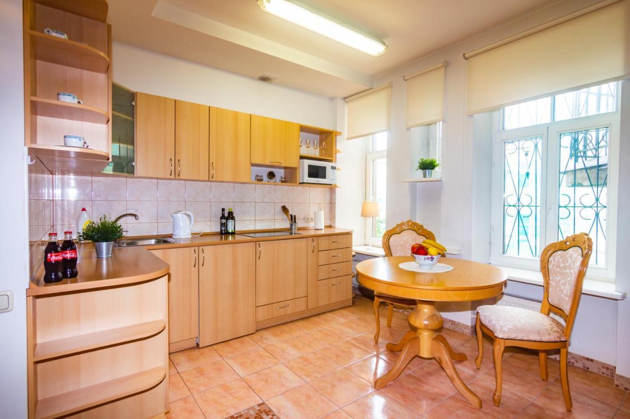 Classic Style Apartment In The Center Of Riga Luaran gambar