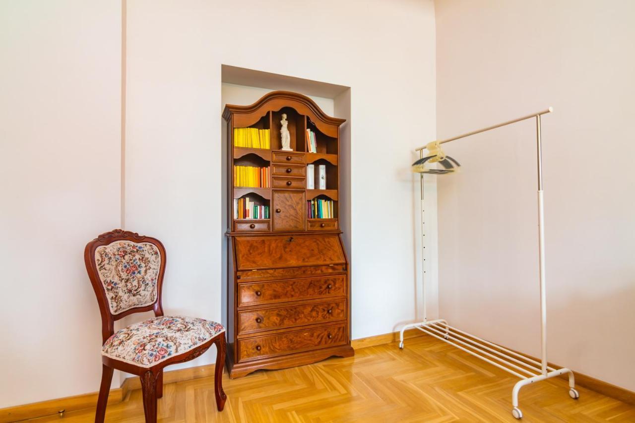 Classic Style Apartment In The Center Of Riga Luaran gambar