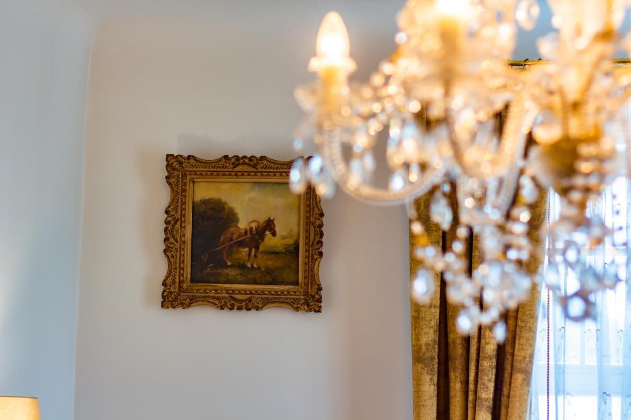 Classic Style Apartment In The Center Of Riga Luaran gambar