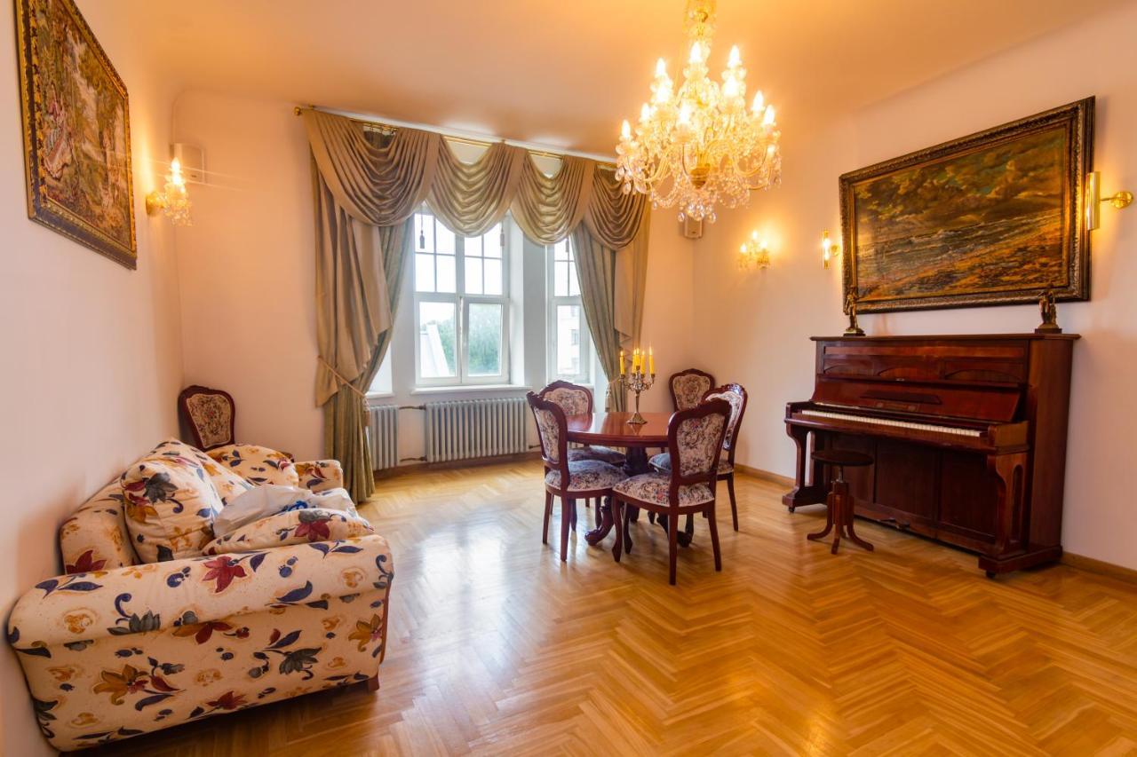 Classic Style Apartment In The Center Of Riga Luaran gambar