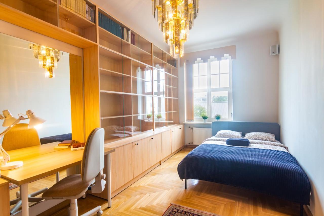 Classic Style Apartment In The Center Of Riga Luaran gambar