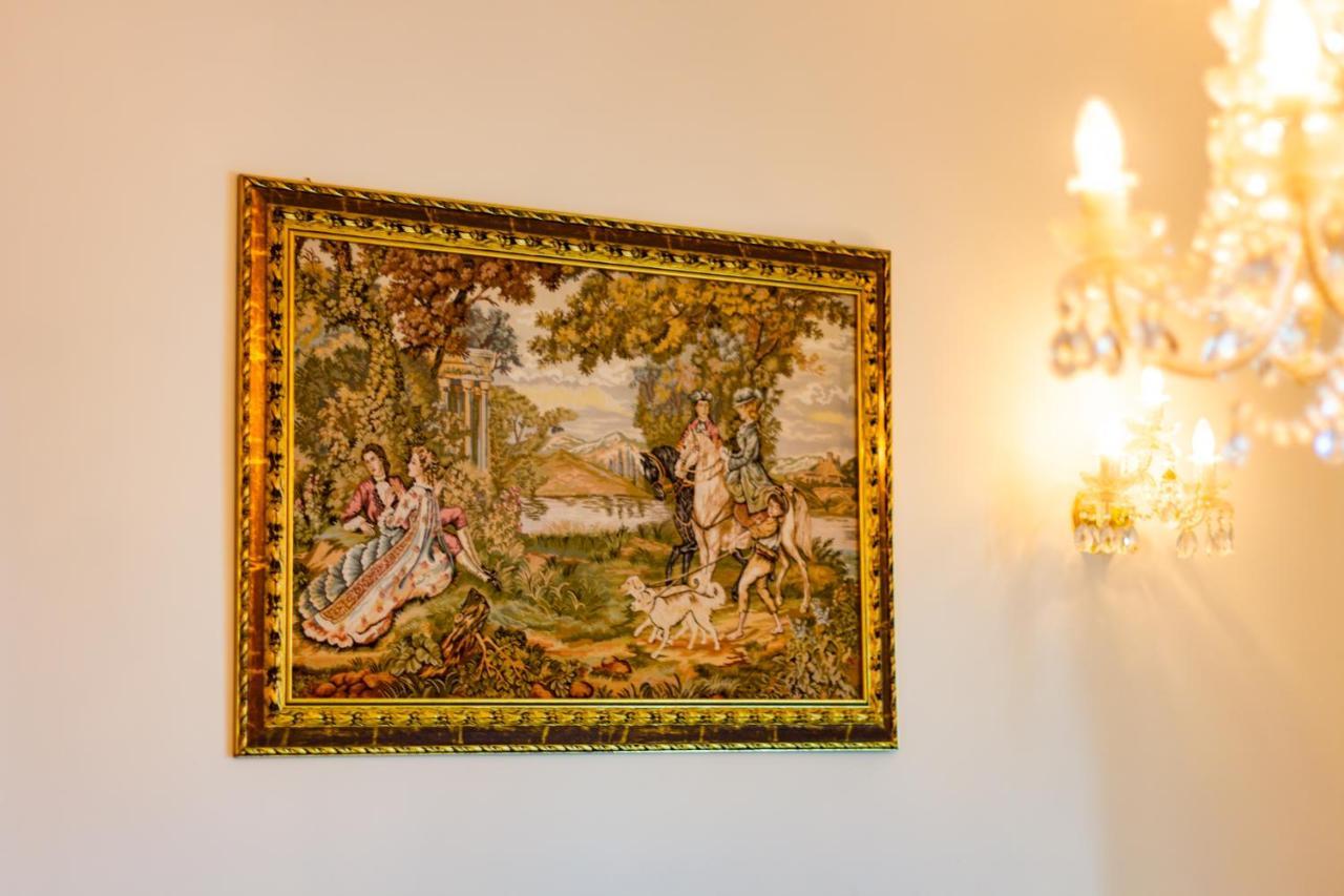 Classic Style Apartment In The Center Of Riga Luaran gambar
