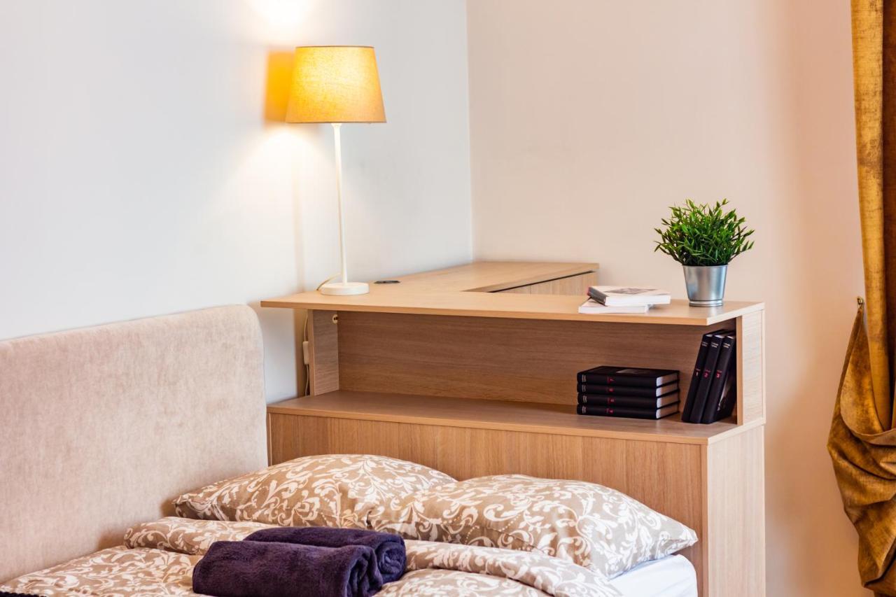 Classic Style Apartment In The Center Of Riga Luaran gambar