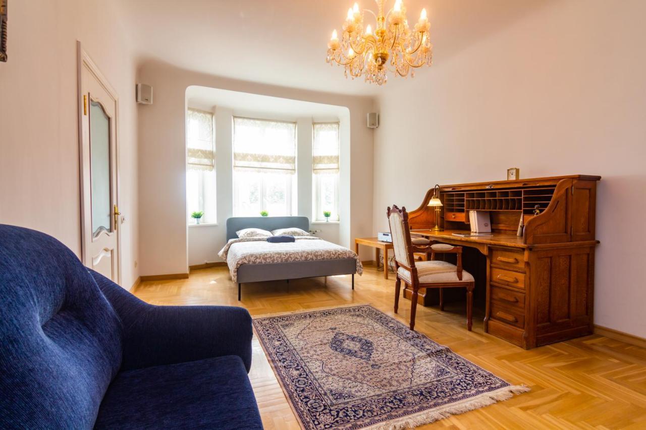 Classic Style Apartment In The Center Of Riga Luaran gambar