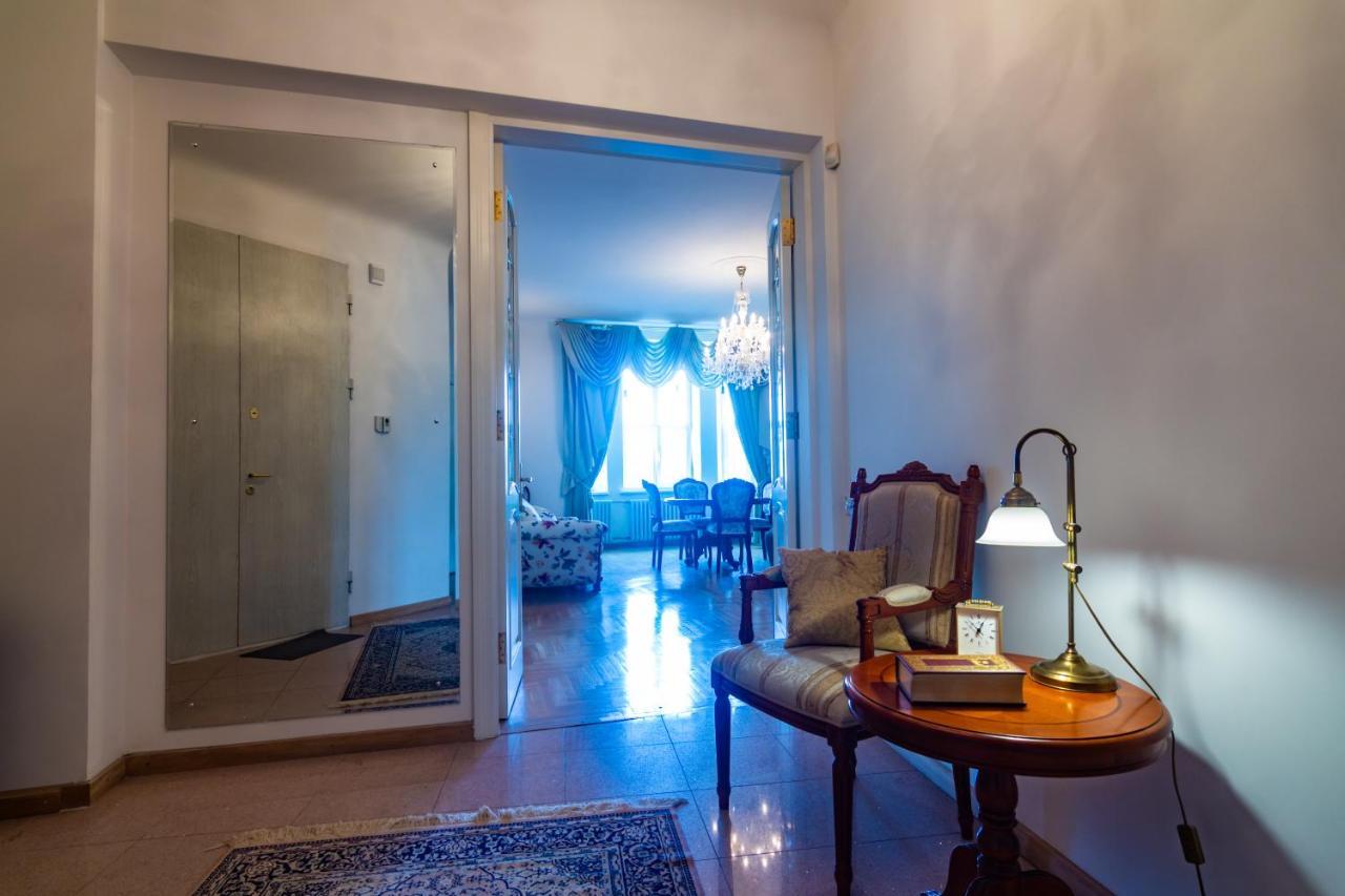Classic Style Apartment In The Center Of Riga Luaran gambar