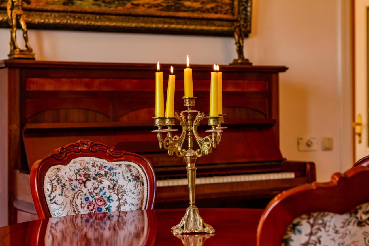 Classic Style Apartment In The Center Of Riga Luaran gambar