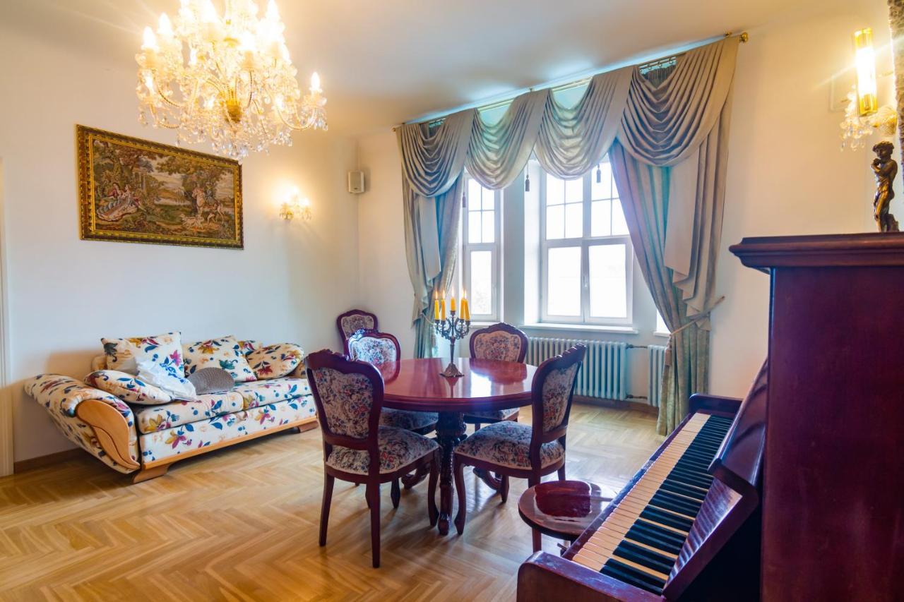 Classic Style Apartment In The Center Of Riga Luaran gambar